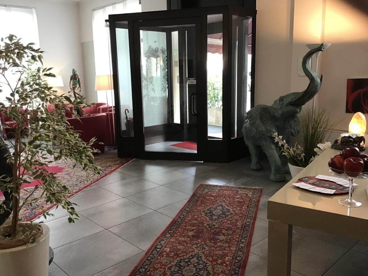 Hotel La Nuova Rotaia Gallarate Kültér fotó